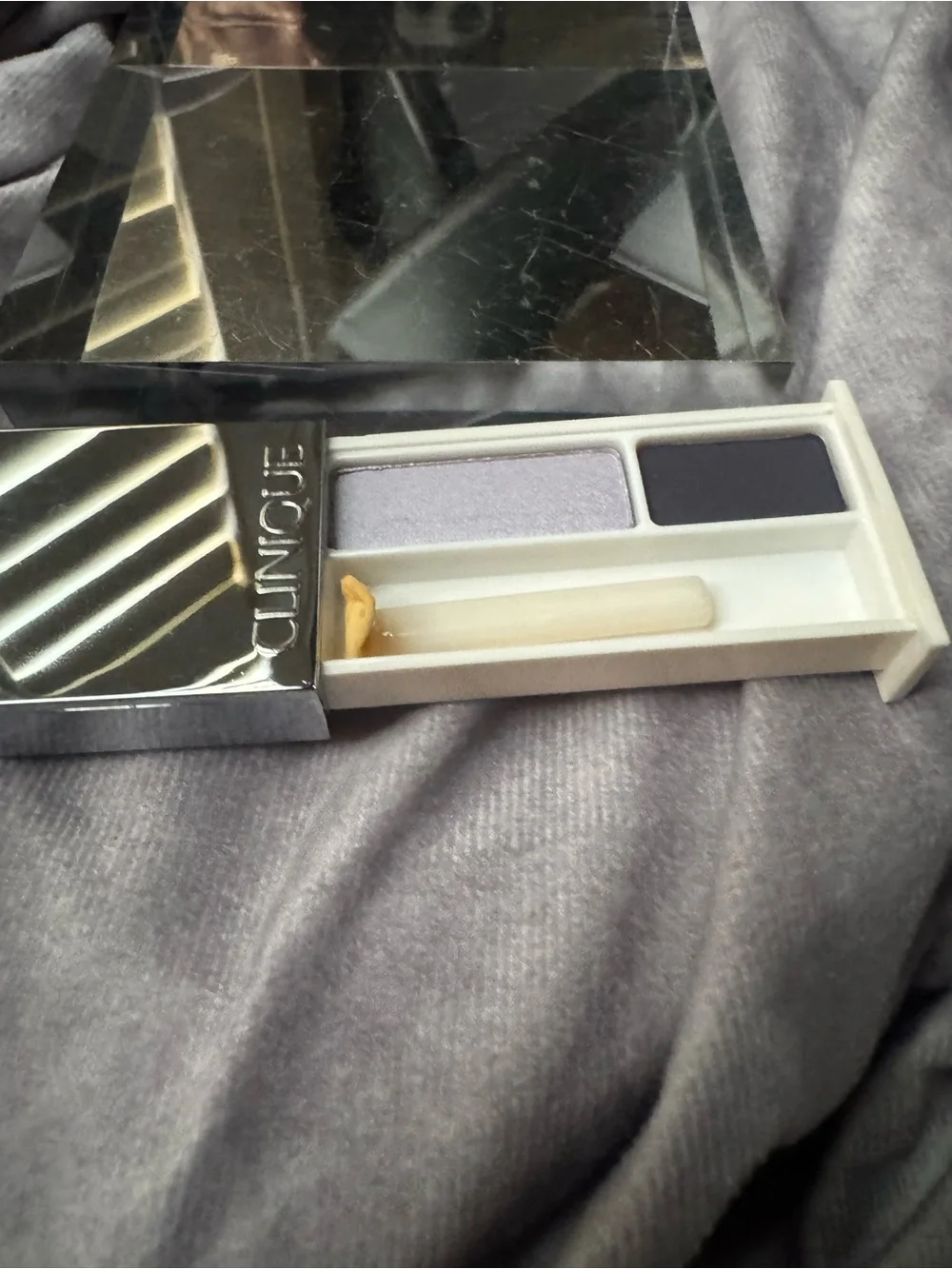 Clinique Eyeshadow Duo in blackberry frost/dark denim
